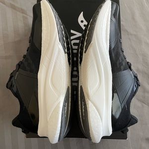 Women’s Saucony Tempus size 7.5M